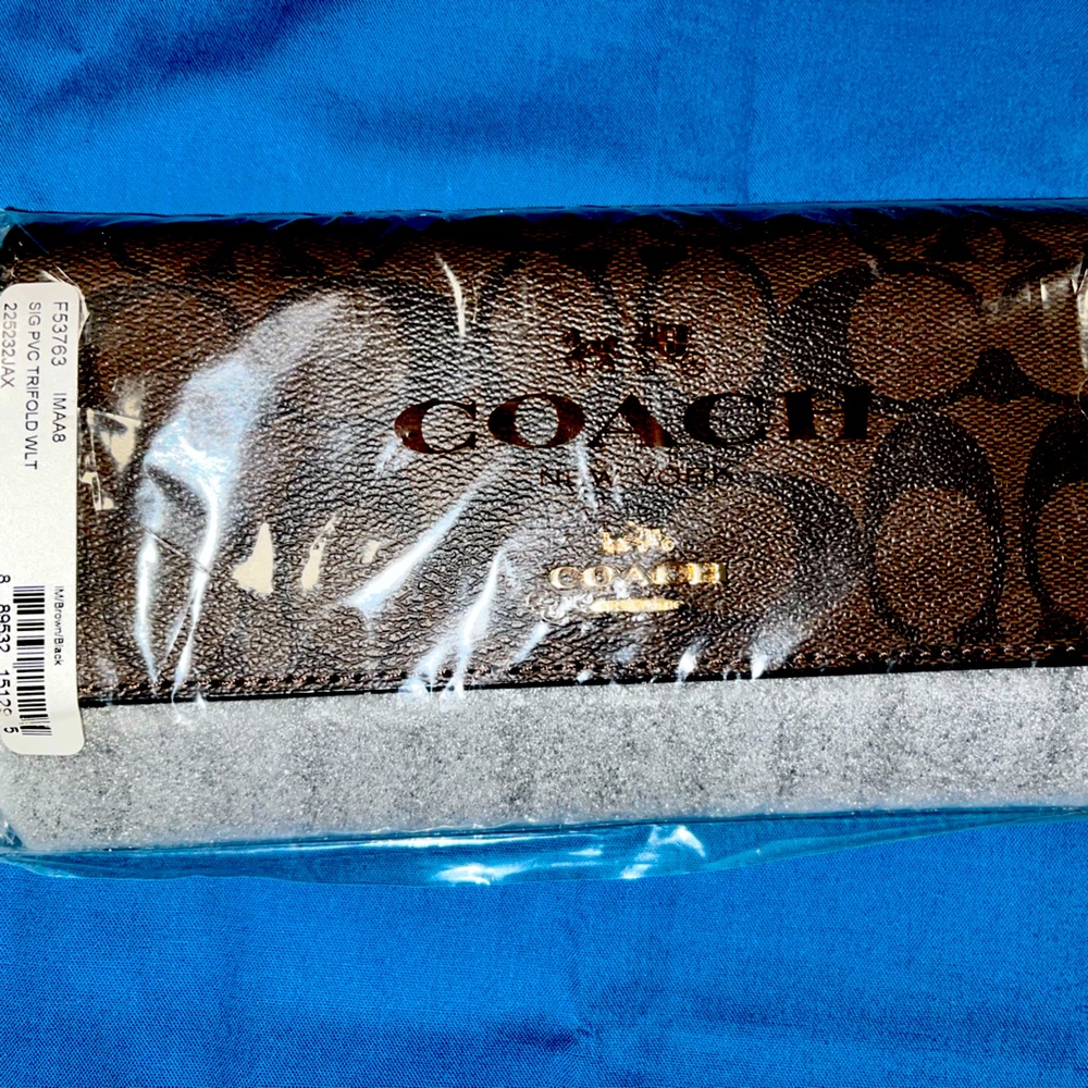 New Coach Signiture trifold wallet
